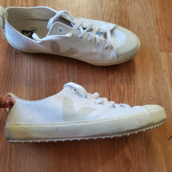 Veja White Low Top Womand Canvas Sneakers, Size 10 - Picture 2 of 11